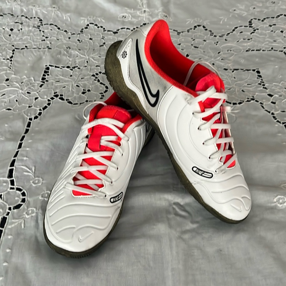 Indoor soccers cleats
